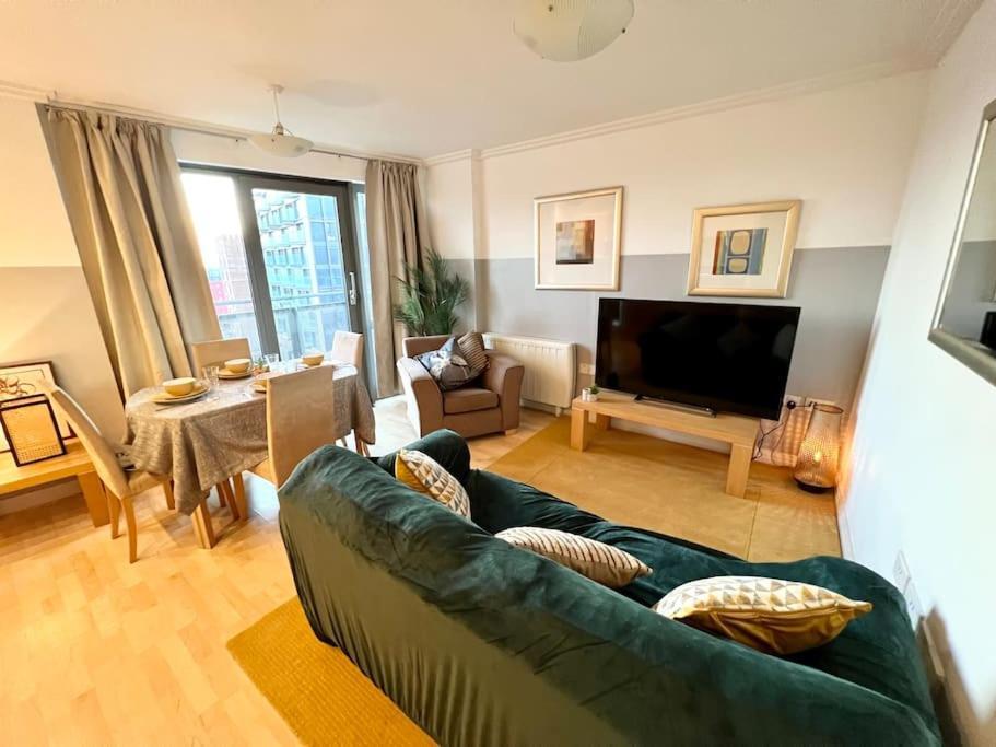 Cosy Flat Right Opp Tube Station Apartment London Exterior photo