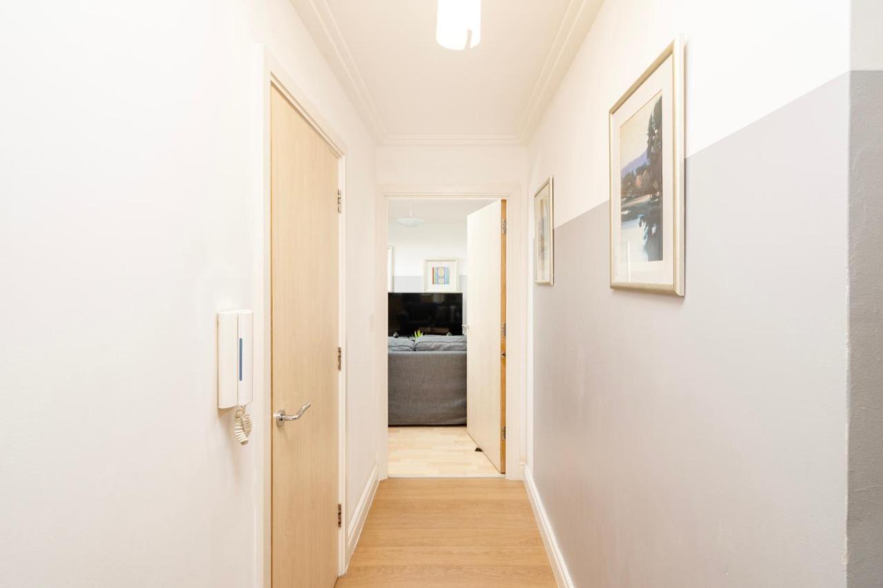 Cosy Flat Right Opp Tube Station Apartment London Exterior photo